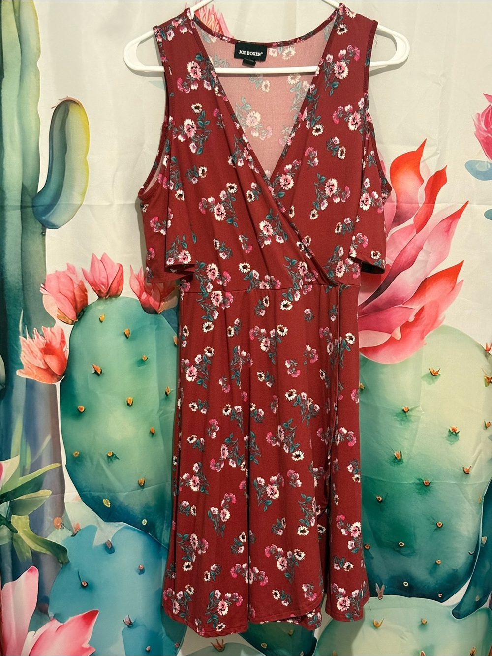 Joe Boxer Women M Red Floral Shift Dress Cold Shoulder V-Neck Knee Open Shoulder
